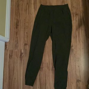 Size 6 only worn once Lulu pants